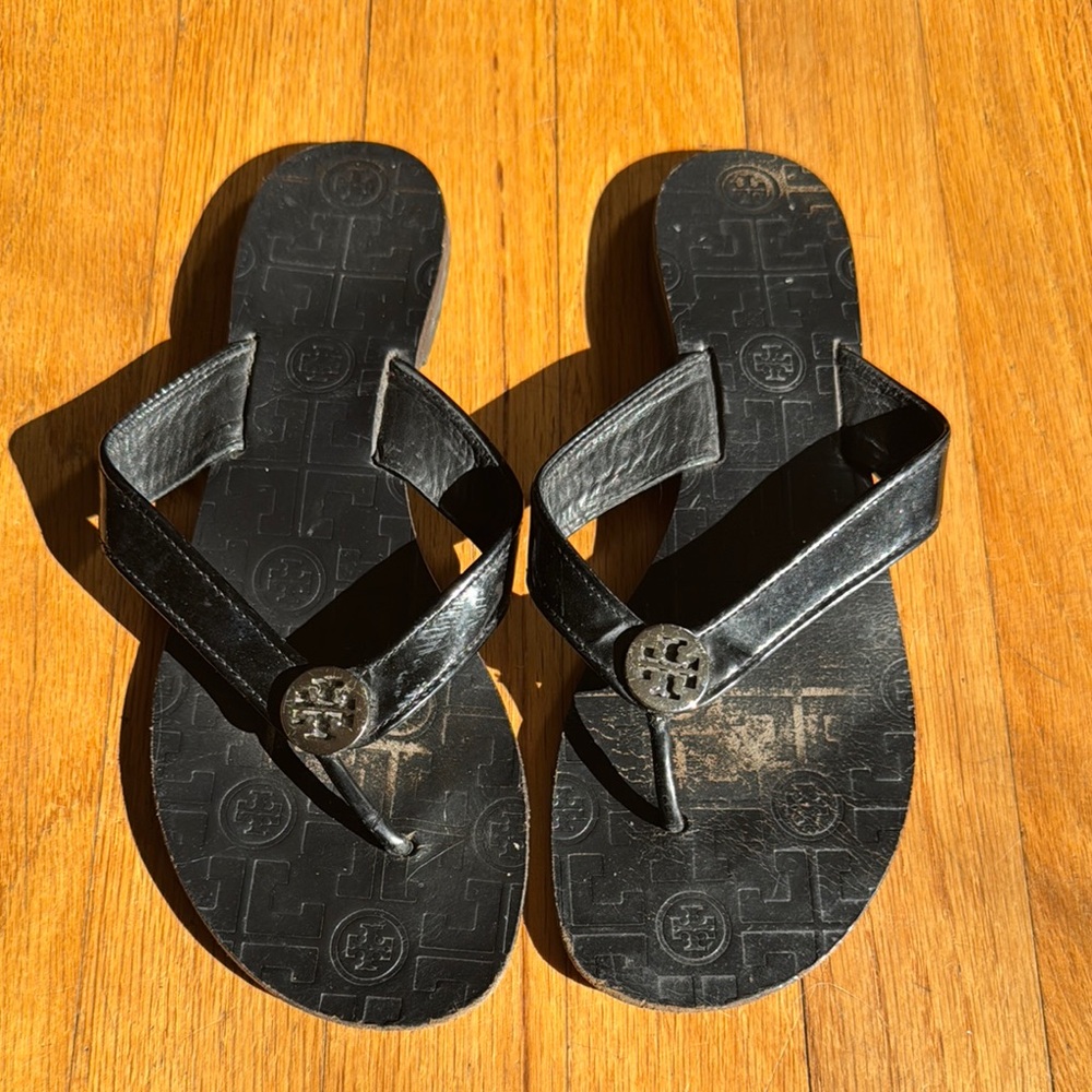 Tory Burch Black Patent Flip Flops